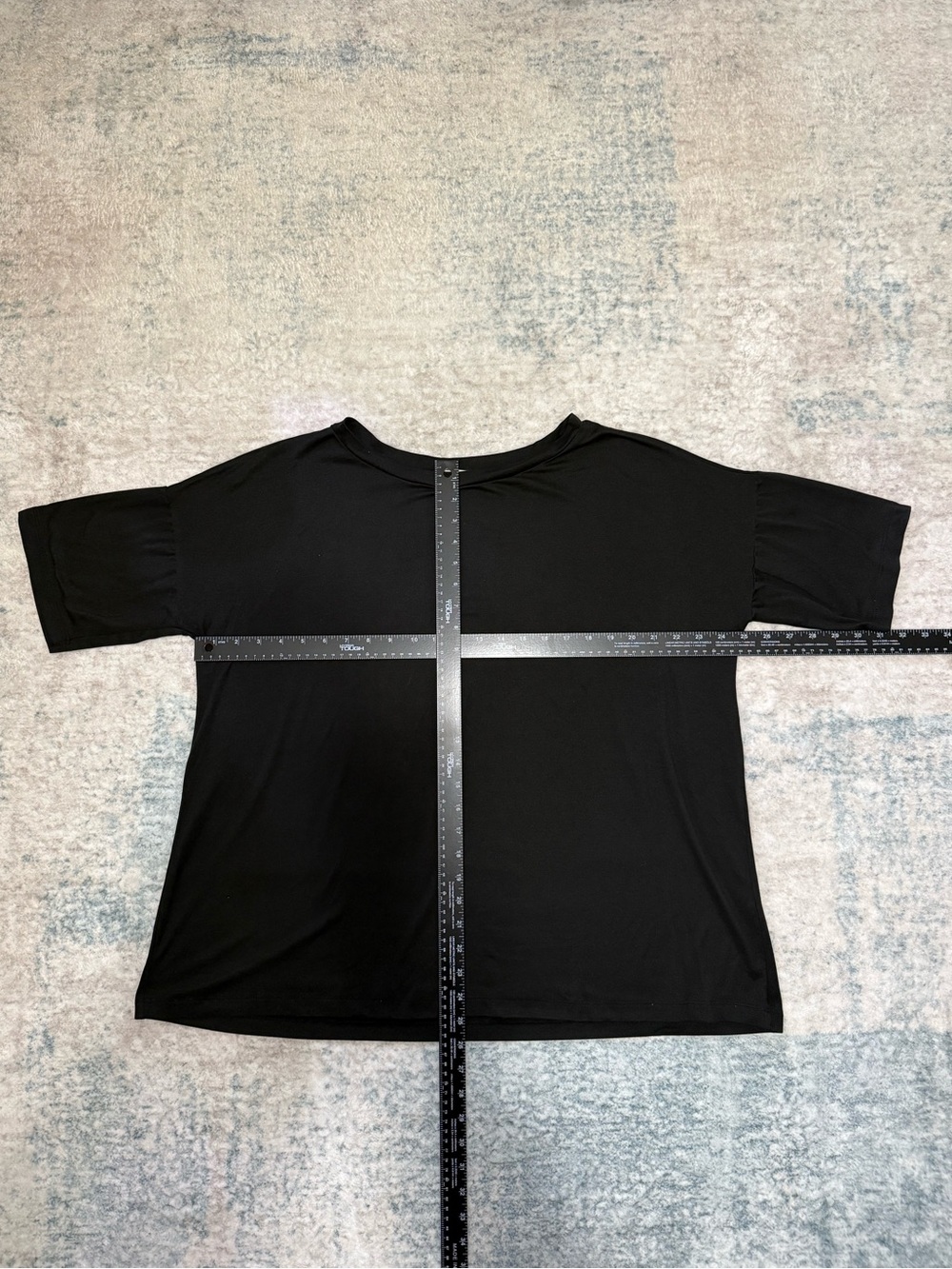 entro Black Short Sleeve Boxy Tee